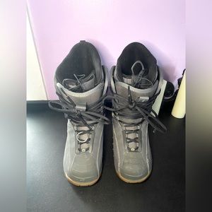 RIDE RHYTHM Snowboard Boots. US 8 Flex. Grey and Black